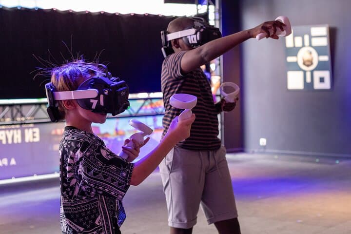 Immersive VR Arena Experience in Liège: Family-Friendly Virtual Adventures photo 2