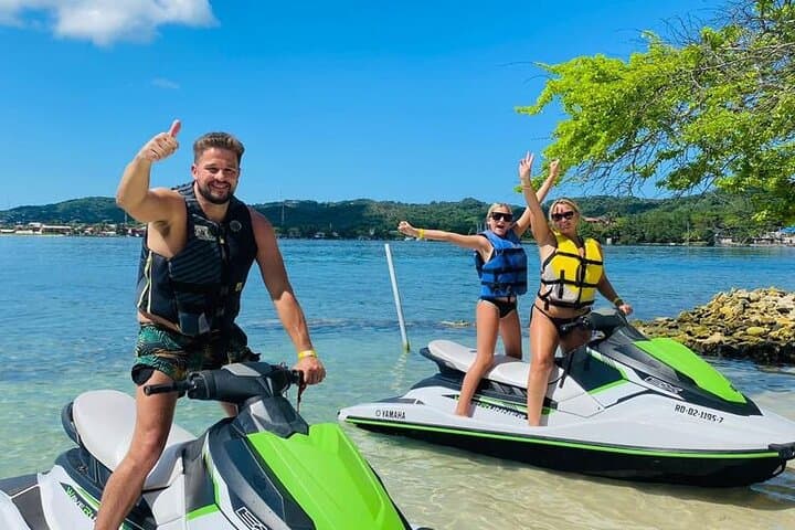 West Bay Jet Ski Rentals & Tours in Roatan — 30 & 60-Minute Rides with Cruise Pickup