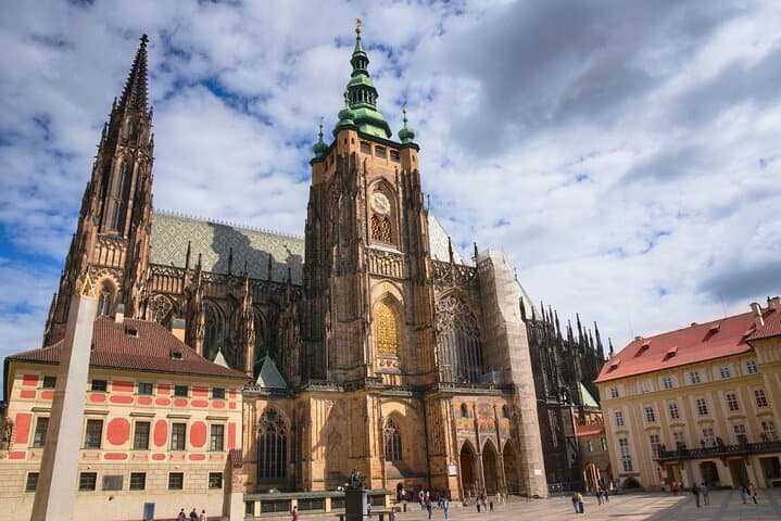 Private Prague Highlights Tour: Charles Bridge, Castle & Rooftop Prosecco