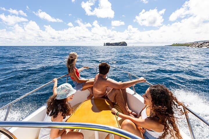 Private Boat Tour to Ilhéu de Vila Franca do Campo — Azores Day Trip