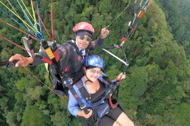 Tandem Paragliding Over Medellín: Valley Flights & Rural Views
