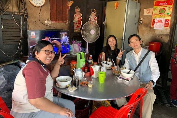 Phnom Penh Morning Tuk‑Tuk Breakfast, Market & Art Tour photo 2