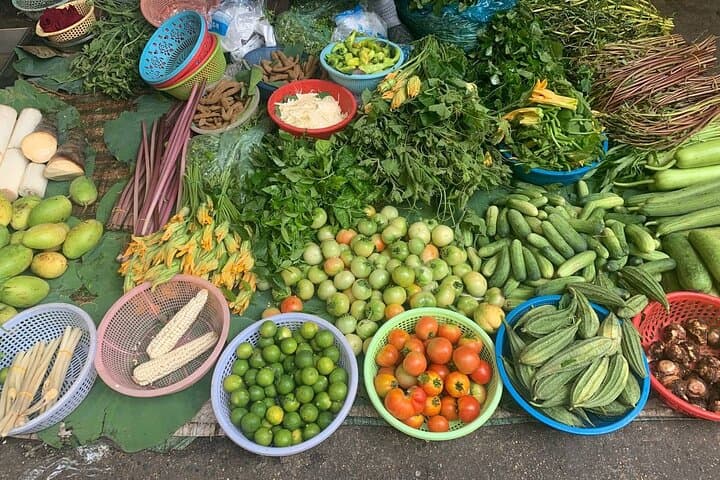Phnom Penh Morning Tuk‑Tuk Breakfast, Market & Art Tour photo 3