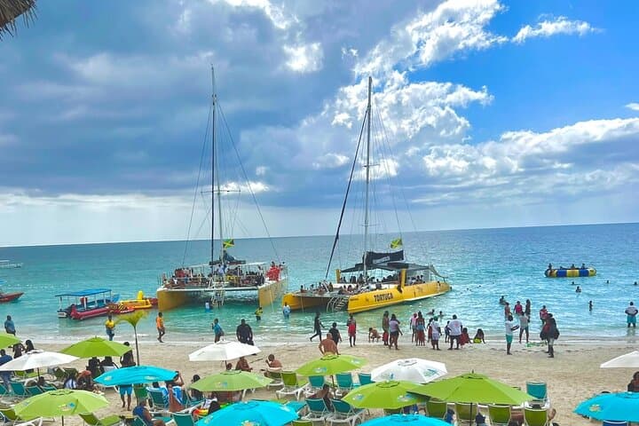 7-mile-beach-party-catamaran-cruise-negril-ricks-cafe
