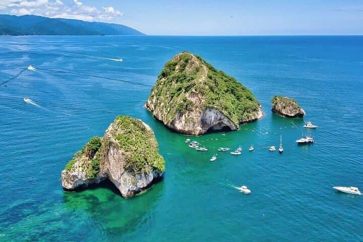 Snorkel Los Arcos & Madagascar Island: Full-Day Catamaran Tour with Open Bar photo 2