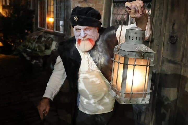 Lantern Ghost Tour in Tudor World: Stratford-upon-Avon Haunted Building Experience