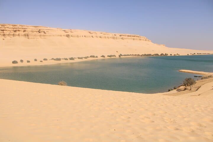 Private 4x4 Adventure to Wadi El Hitan, Magic Lake & Tunis Beach photo 2