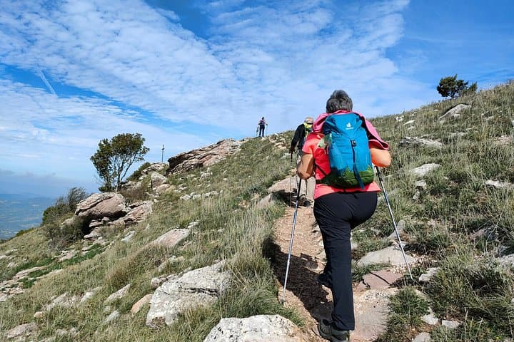Guided Mount Tezio Trek: Perugia Mountain Hike to Lake Trasimeno Views