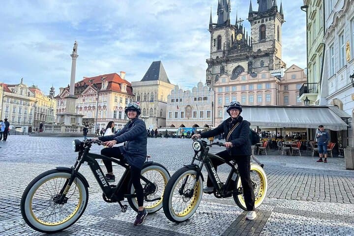 E‑bike Prague: Viewpoints & Historic Sights in 2.5 Hours photo 4