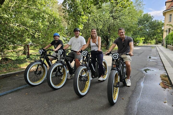 Prague Viewpoints by Retro E‑Bike: Guided City & Castle Sights