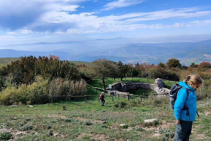 Guided Mount Tezio Trek: Perugia Mountain Hike to Lake Trasimeno Views photo 6