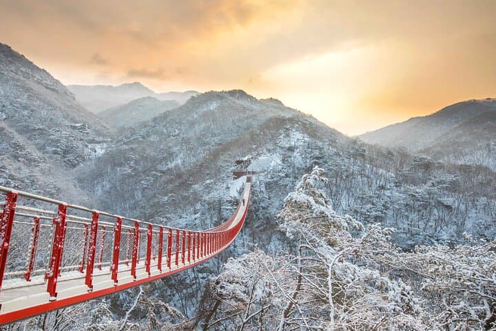 Seoul Winter Day Tour: Gamaksan Suspension Bridge, Ice Wall Café & Eunpyeong Hanok Village