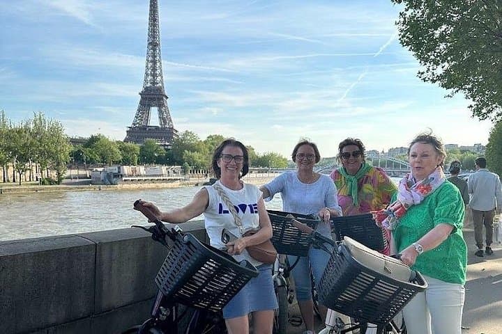 Effortless E‑Bike Tour of Paris: 3‑Hour Guided City Highlights photo 4