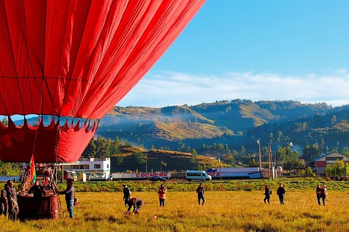 Hot Air Balloon Over Cusco: Sunrise Flight Above Sacsayhuamán and Andean Valleys photo 2