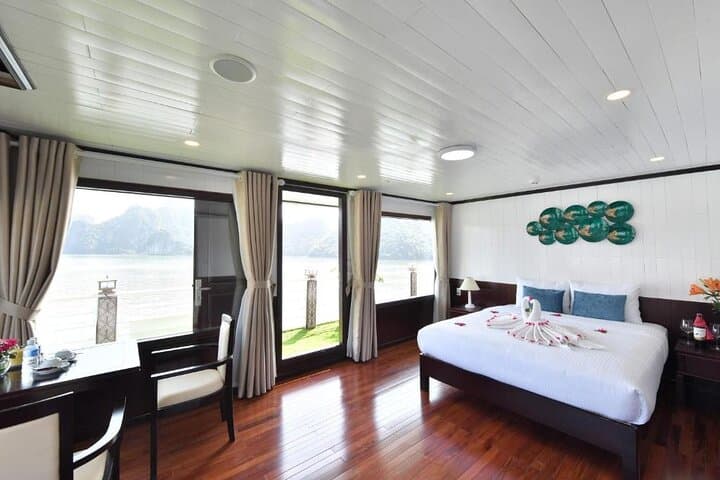 Halong Bay & Lan Ha Bay 2-Day Classic Cruise with Private Balcony photo 2