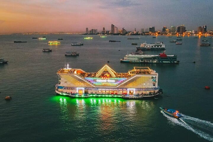 Pattaya Ocean Sky Dinner Cruise: Sunset Buffet & Cabaret on the Gulf