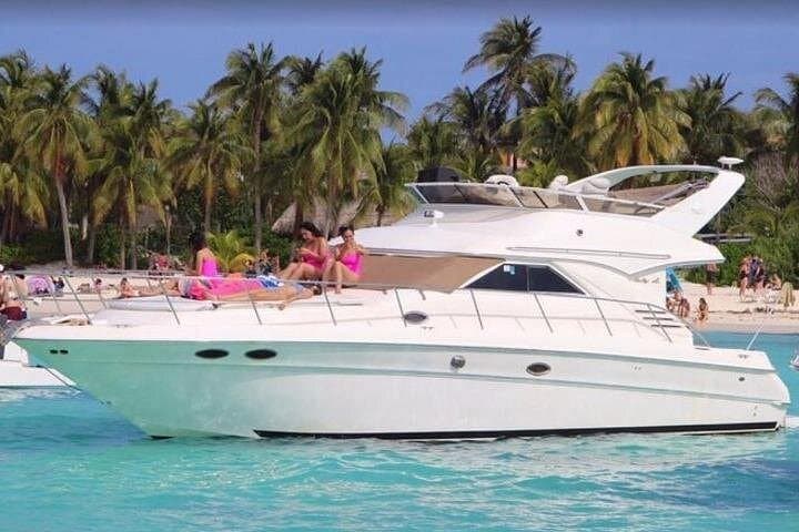 Luxury Yacht and Isla Mujeres Snorkel from Cancún: Sea Ray Charters photo 1