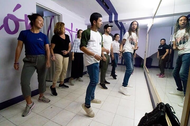 Dancing with Locals: Manrique Community Dance Experience in Medellín photo 4