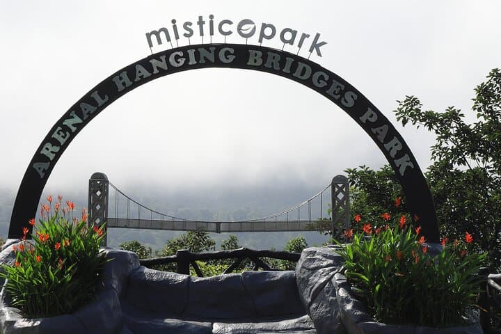 Canopy Crossing: Guided Hanging Bridges Tour in La Fortuna