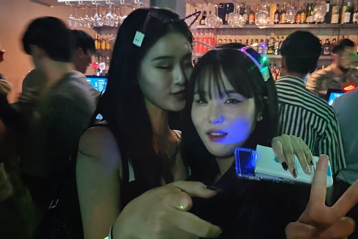 Itaewon Premium Pub Crawl: VIP Bottle Service & Skip-the-Line Nightlife in Seoul photo 5