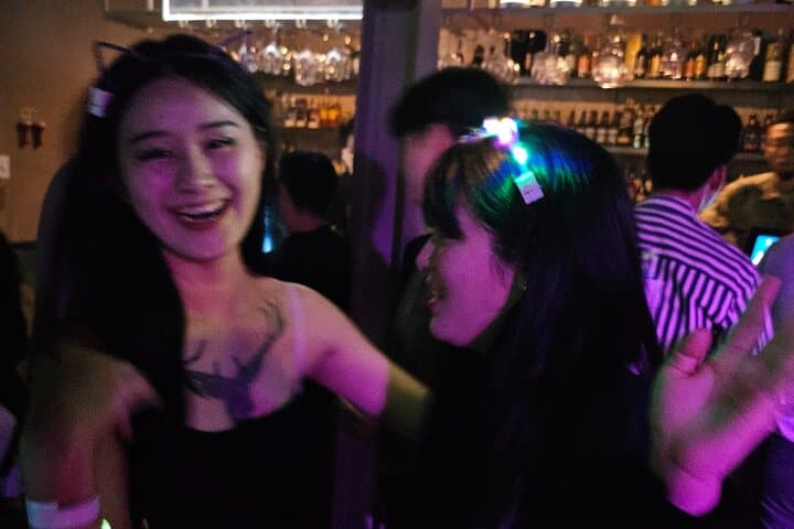 Itaewon Premium Pub Crawl: VIP Bottle Service & Skip-the-Line Nightlife in Seoul photo 6