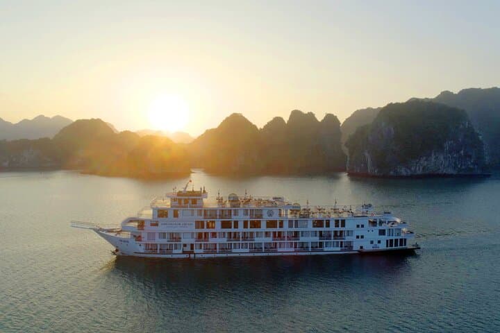 Stellar Cruise Full-Day: Explore Halong Bay's Limestone Islands, Caves & Kayaks photo 5