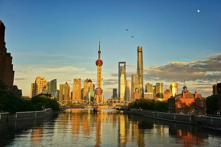 Pedaling Shanghai: 3-Hour Bike Tour with Coffee Break through the Bund & French Concession