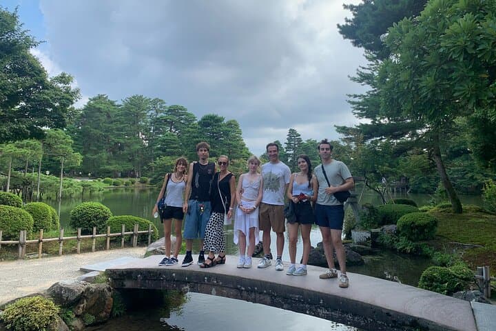 Kanazawa Half-Day E-Bike Tour: Kenrokuen, Geisha District & Castle photo 1