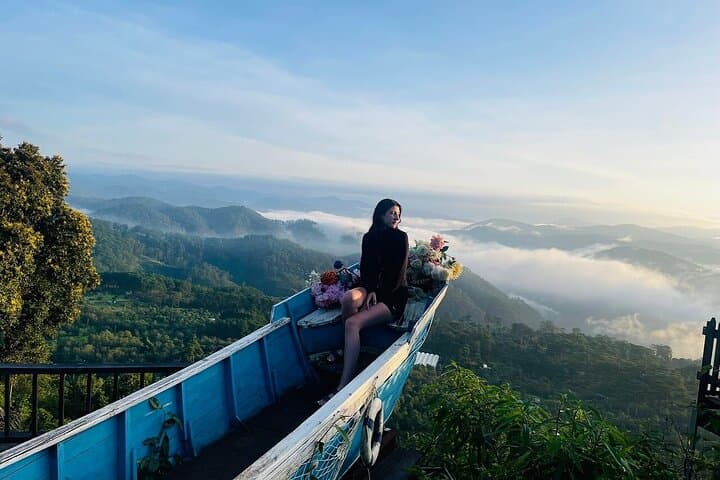 Da Lat Dawn: Cloud Hunting & Mesmerizing Sunrise Glow Tour