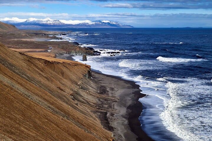 8-Day Iceland Circle: Northern Lights, Glaciers & Golden Circle in Winter photo 3