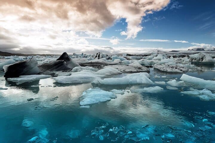8-Day Iceland Circle: Northern Lights, Glaciers & Golden Circle in Winter
