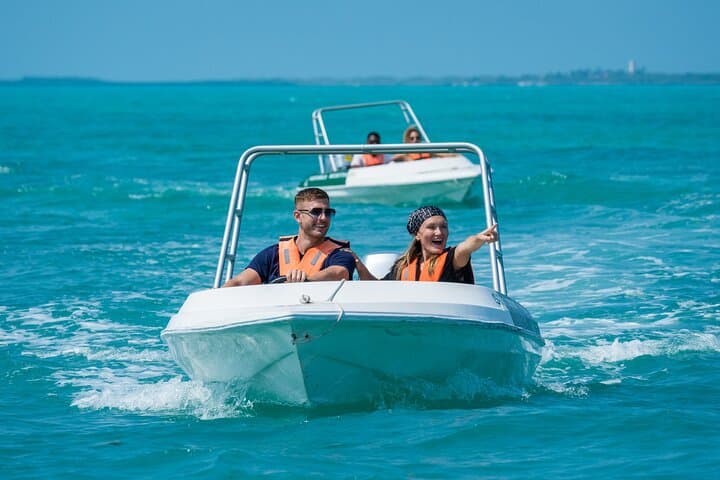 Speedboat to Isla Blanca: Virgin Beach & Chacmuchuc Lagoon Tour from Cancun