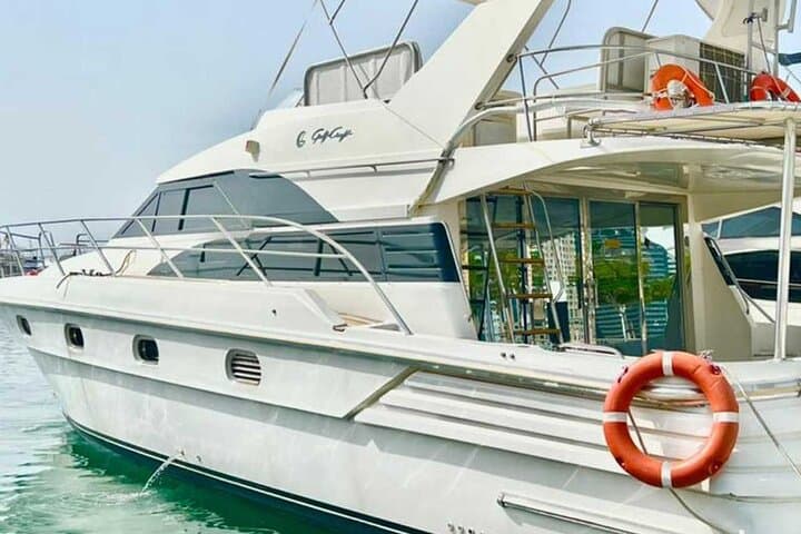 Dubai Marina Private Yacht Tour — 2-Hour Luxury Yacht Cruise to Palm & Burj Al Arab photo 3