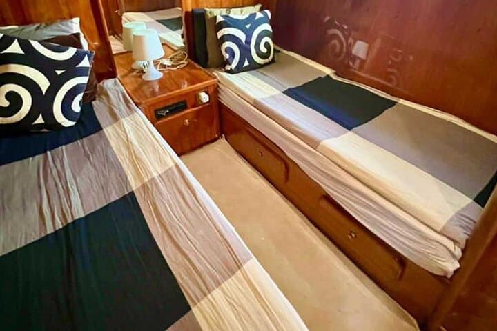 Dubai Marina Yacht Morning Tour with Breakfast & Private Transfer photo 4