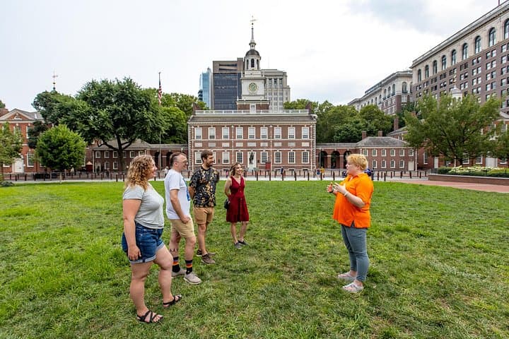 Independence Mall Walking Tour with Christ Church and Benjamin Franklin Burial photo 1
