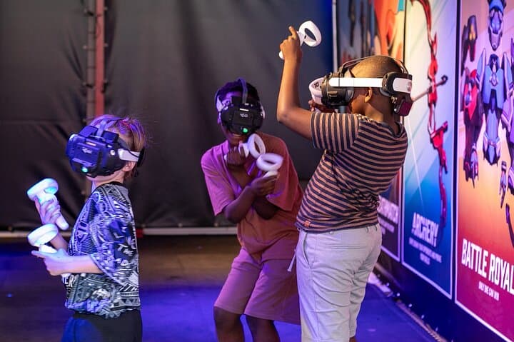 Immersive VR Arena Experience in Liège: Family-Friendly Virtual Adventures photo 3