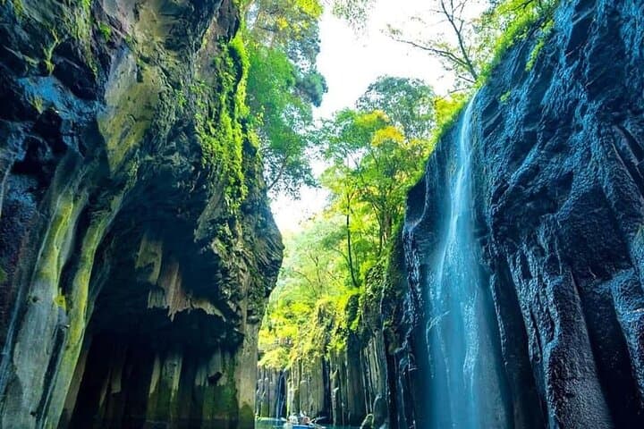 Takachiho Gorge & Mythic Shrines Day Trip from Fukuoka: Takachiho Gorge, Amanoiwato & Kamishikimi photo 2