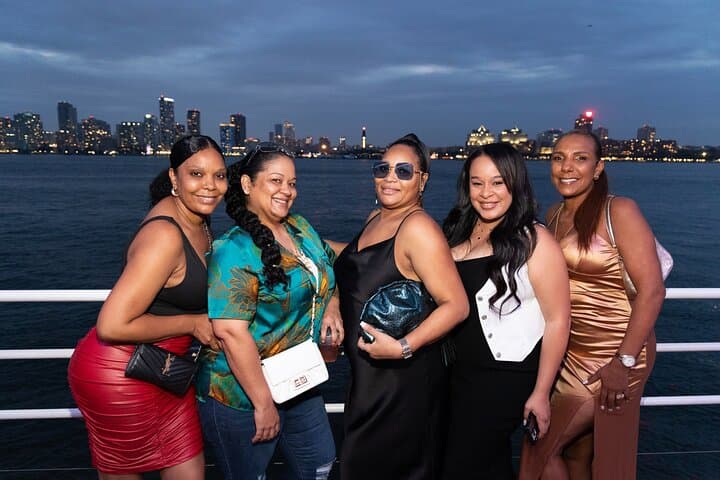 Evening Skyline Dinner Cruise: Manhattan Views from Pier 40 photo 4