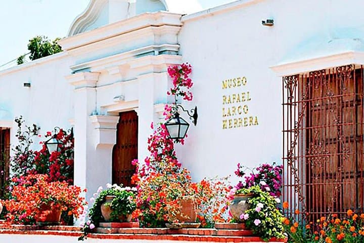 Lima City & San Francisco Catacombs Tour: Plaza Mayor, Pisco Tasting and Underground Walk photo 2