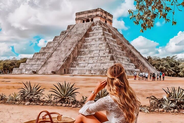 Chichén Itzá, Cenote Suytún & Ik-Kil: Full-Day Guided Tour from Cancún