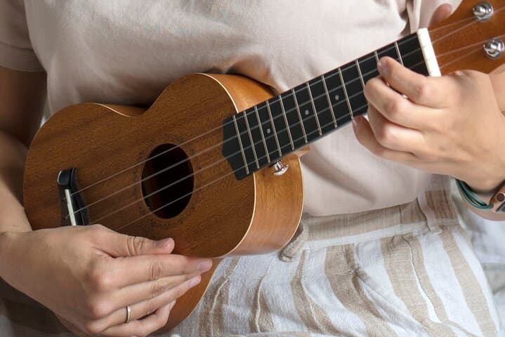 Learn Ukulele on Maui: Beginner Lesson at Wonderful World of Aloha photo 4