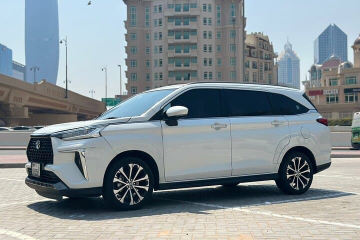 Dubai Private Car with Driver: Custom Sightseeing & Seamless Transfers photo 3