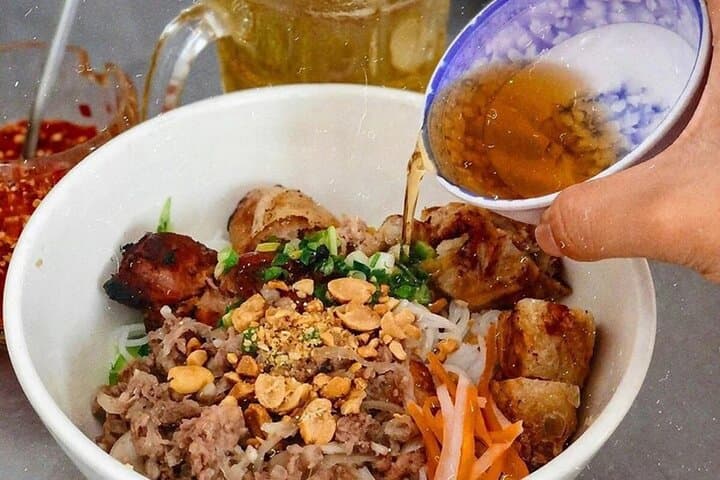 Discover Ho Chi Minh City Street Food & Hidden Life by Bicycle — 4-Hour Cyclo Tour photo 3