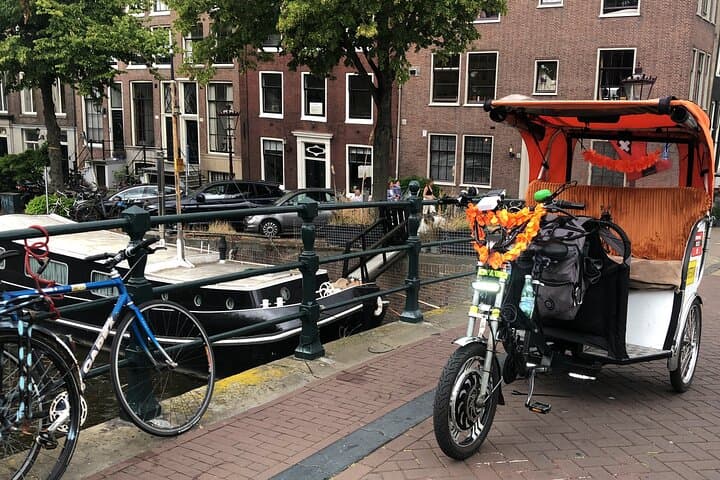 Amsterdam Pedicab & Rickshaw Highlights Tour — Private Guided City Ride photo 2