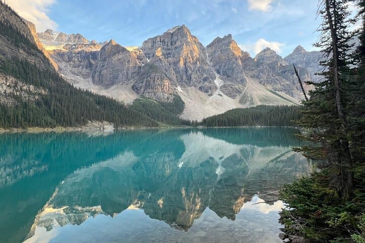 Sunset Lakes of Banff: Lake Louise, Moraine Lake & Minnewanka Tour photo 5