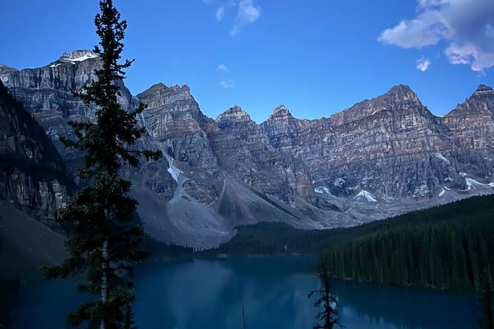 Sunset Lakes of Banff: Lake Louise, Moraine Lake & Minnewanka Tour photo 6