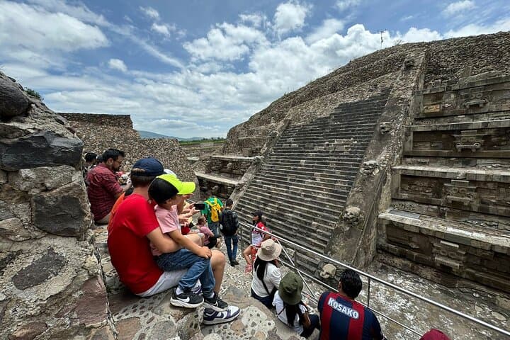 Early Morning Teotihuacan Pyramids Tour with La Gruta Cave Brunch photo 2