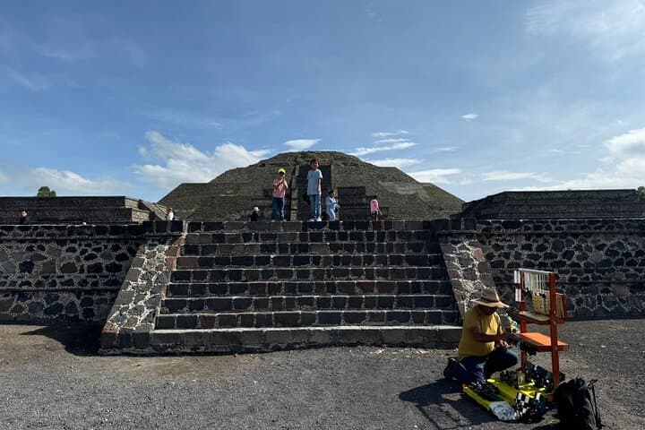 Early Morning Teotihuacan Pyramids Tour with La Gruta Cave Brunch photo 4