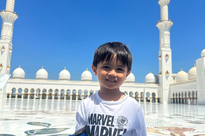 Abu Dhabi Highlights: Sheikh Zayed Mosque & Ferrari World Day Tour photo 5