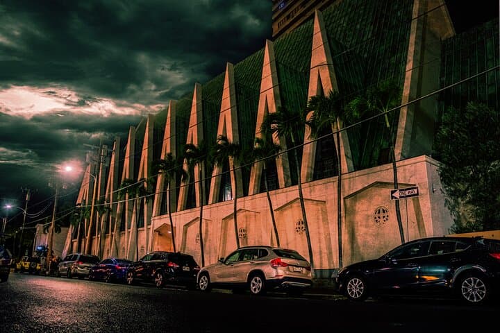 Waikiki Ghost Tour: Torches and Night Marchers Walking Tour